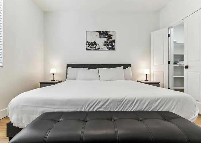 Cozysuites By The Stadium With Pool 21 * Glendale