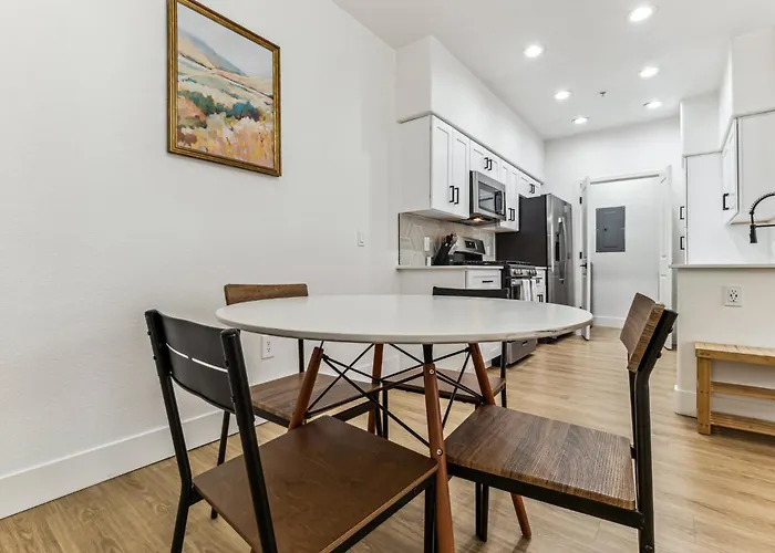 Cozysuites By The Stadium With Pool 21 Glendale
