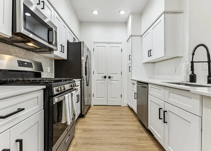 Cozysuites By The Stadium With Pool 21 Apartment *