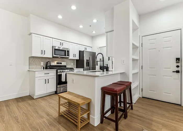 Cozysuites By The Stadium With Pool 21 * Glendale