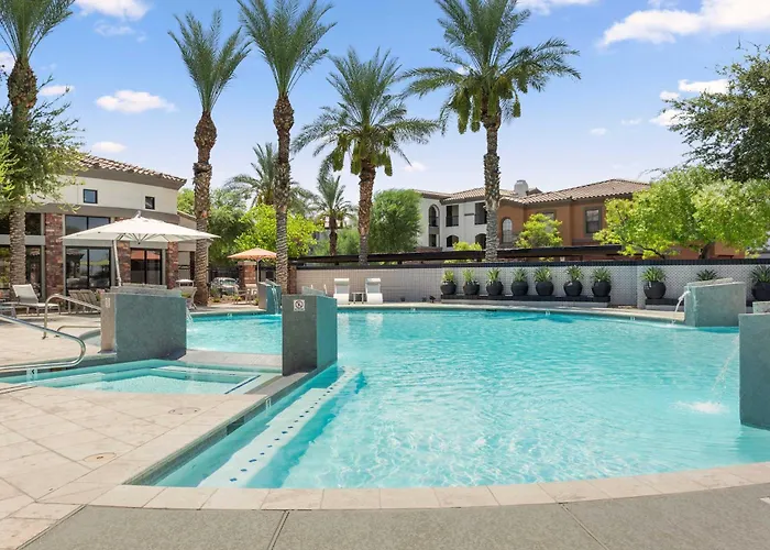 Cozysuites By The Stadium With Pool 21 Glendale