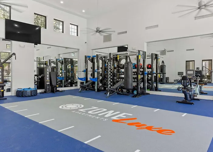 Cozysuites By The Stadium With Pool 21 * Glendale