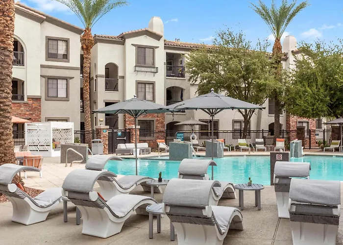 Cozysuites By The Stadium With Pool 21 Glendale